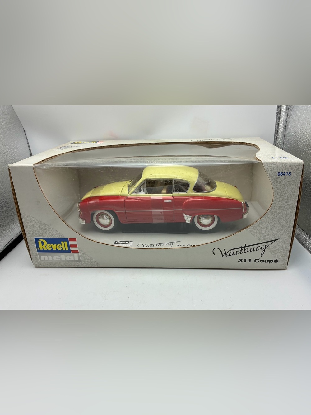 Revell Wartburg 311 Coupe 1:18 Diecast Model Car Red Cream NIB 08418